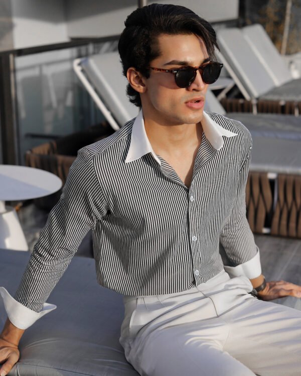 Black Contrast-Collar Stripe Shirt - Image 2
